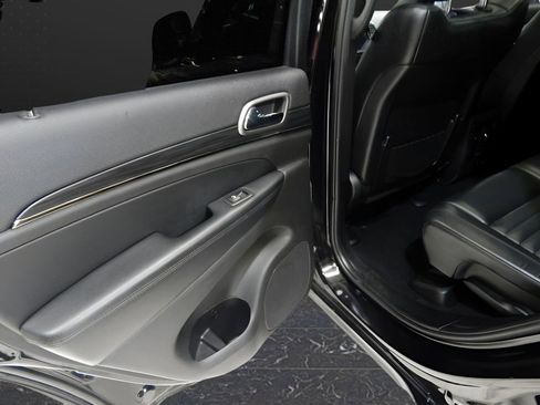 Used 2019 Jeep Grand Cherokee Limited X image 36