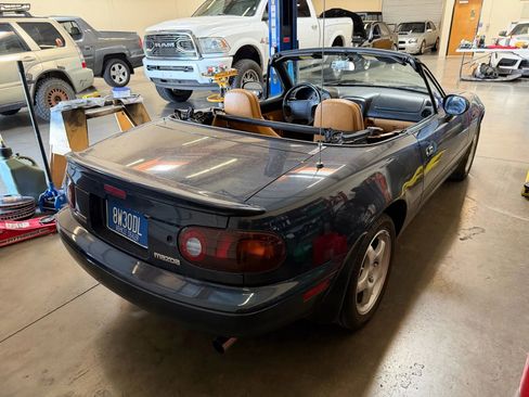 Used 1997 MAZDA MX-5 Miata STO-Edition Convertible 2D image 3