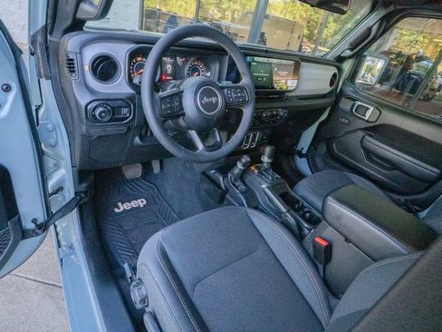Used 2024 Jeep Wrangler Sport AWD/4WD image 9