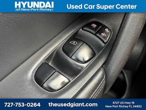 Used 2018 Nissan Rogue SV w/ Premium Package FWD image 31