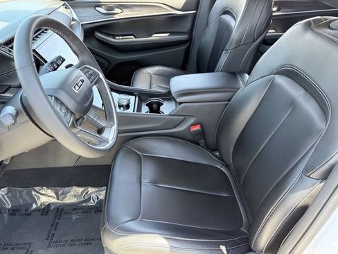 Used 2023 Jeep Grand Cherokee L Limited AWD/4WD image 20