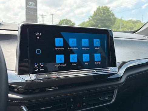 Used 2025 Volkswagen Atlas Cross Sport SE FWD image 16