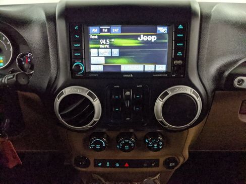Used 2014 Jeep Wrangler Unlimited Rubicon w/ Dual Top Group AWD/4WD image 8