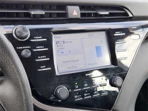 Used 2020 Toyota Camry LE image 12