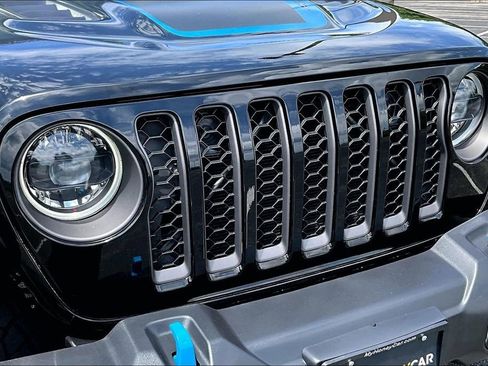 Used 2023 Jeep Wrangler Unlimited Rubicon 4xe w/ Cold Weather Group AWD/4WD image 32