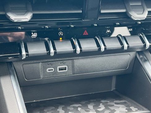 New 2026 GMC Canyon Elevation w/ Convenience Package image 16