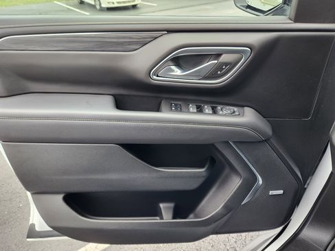 Used 2023 GMC Yukon XL SLT w/ SLT Luxury Package image 19