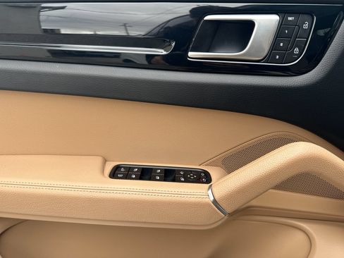 Certified 2022 Porsche Cayenne E-Hybrid AWD/4WD image 12