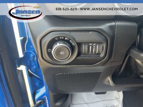 Used 2022 Jeep Wrangler Unlimited Sahara AWD/4WD image 17