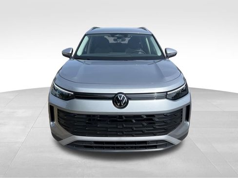 Used 2025 Volkswagen Tiguan S FWD image 3