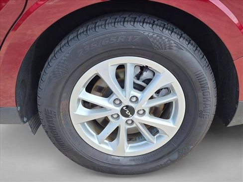 Used 2024 Kia Carnival LX FWD image 8