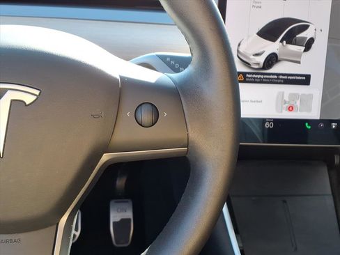 Used 2021 Tesla Model Y Long Range image 18