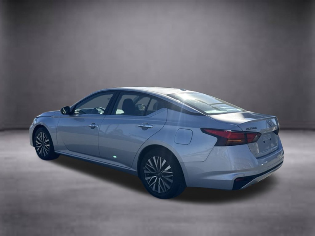 Used 2024 Nissan Altima 2.5 SV FWD image 6