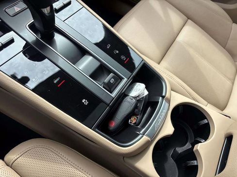 Used 2025 Porsche Macan image 33