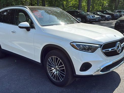 Used 2025 Mercedes-Benz GLC 300 4MATIC image 2