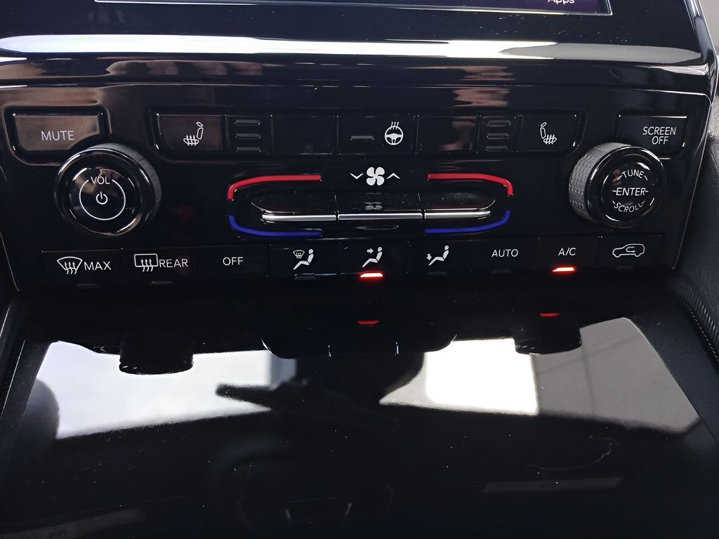 Used 2025 Jeep Grand Cherokee L Altitude AWD/4WD image 17