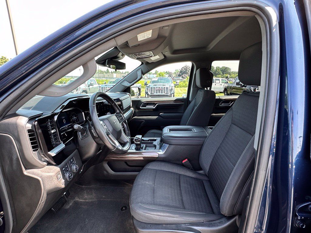 Used 2022 Chevrolet Silverado 1500 RST w/ Z71 Off-Road Package AWD/4WD image 18
