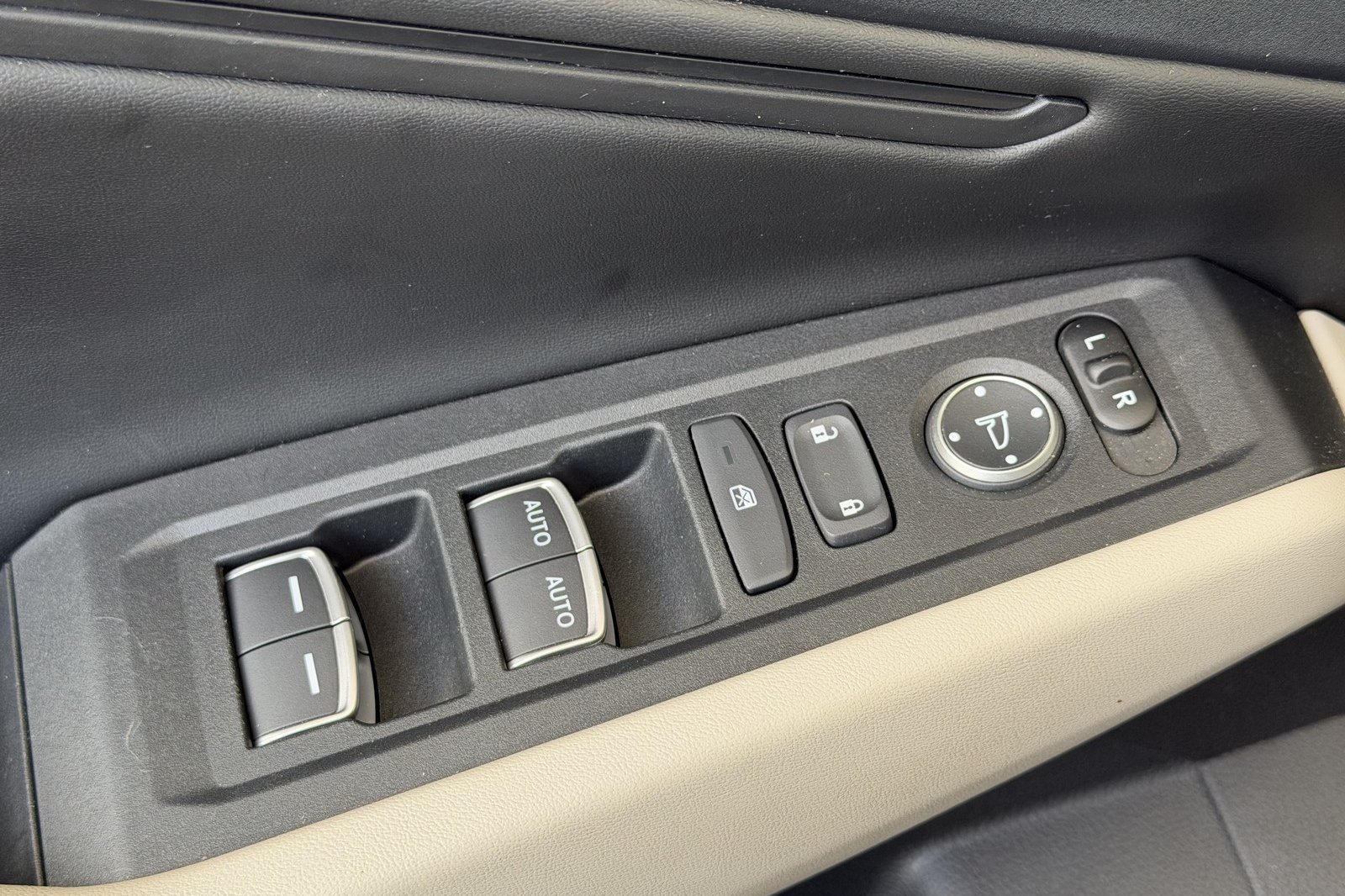 Used 2025 Honda Accord SE image 12