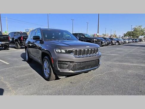 New 2026 Jeep Grand Cherokee Laredo w/ Trailer Tow Package image 17
