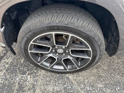 Used 2019 RAM 1500 Laramie AWD/4WD image 18