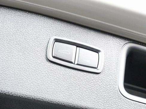 New 2026 Porsche Macan GTS image 33