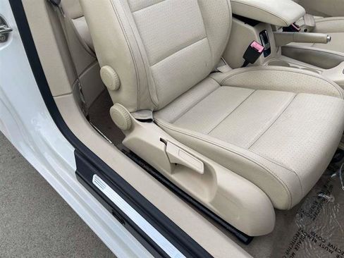 Used 2014 Volkswagen Eos FWD image 60