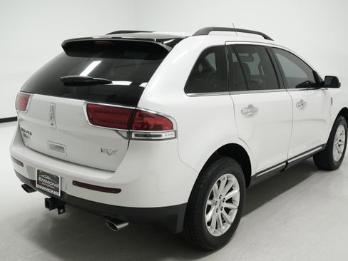 Used 2013 Lincoln MKX FWD image 4