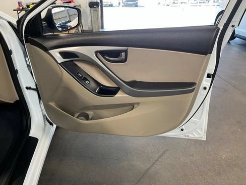 Used 2015 Hyundai Elantra SE w/ Option Group 02 FWD image 11