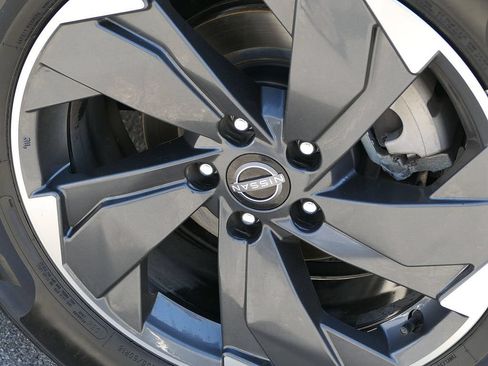 Used 2024 Nissan Rogue SV FWD image 11