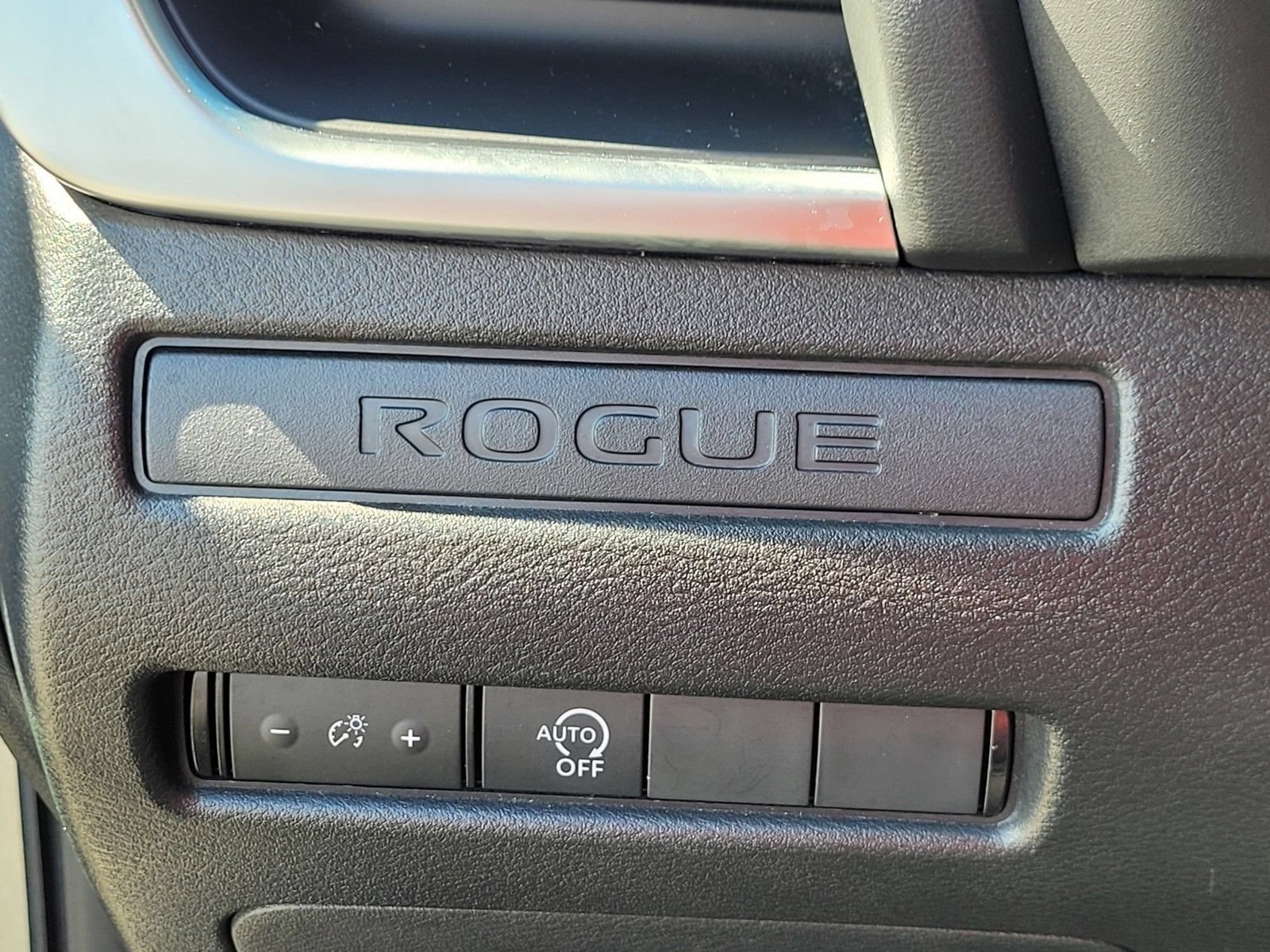 Used 2024 Nissan Rogue S AWD/4WD image 30