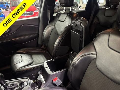 Used 2019 Jeep Cherokee Latitude Plus AWD/4WD image 23