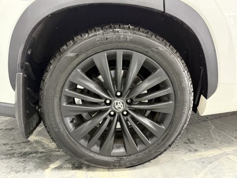 Used 2021 Toyota Highlander Platinum image 30