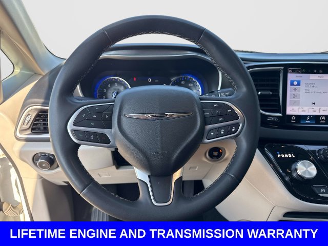 Used 2024 Chrysler Pacifica Touring-L FWD image 28