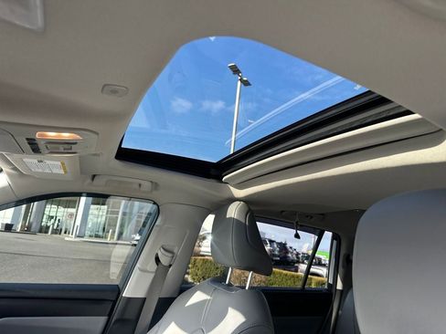 Used 2023 Toyota Highlander XLE image 16