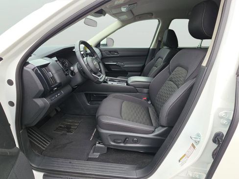 Used 2025 Nissan Pathfinder SV FWD image 15