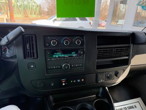Used 2022 Chevrolet Express 3500 image 22