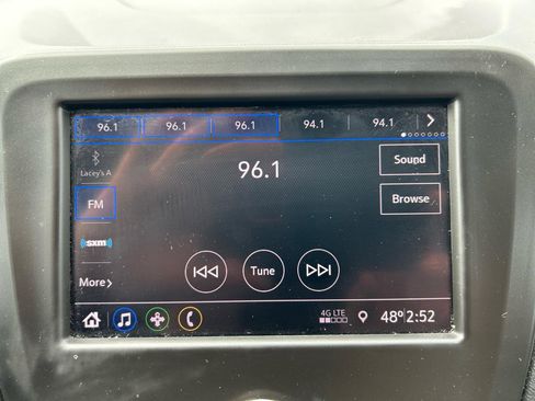 Used 2020 Chevrolet Equinox LT w/ Driver Convenience Package image 13