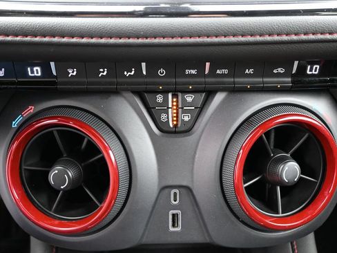 Used 2025 Chevrolet Blazer RS FWD image 17