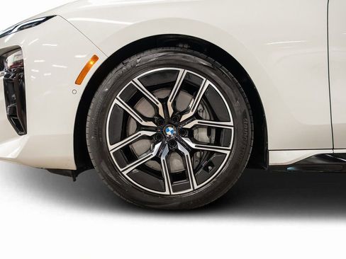 Used 2023 BMW 740i w/ Luxury Rear Seating Package image 17