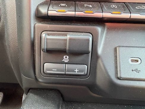 Used 2021 Chevrolet Silverado 1500 High Country w/ Technology Package AWD/4WD image 21