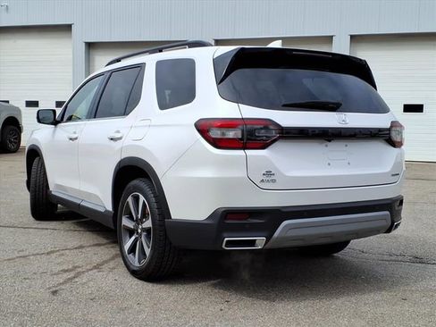 Used 2023 Honda Pilot Touring image 3