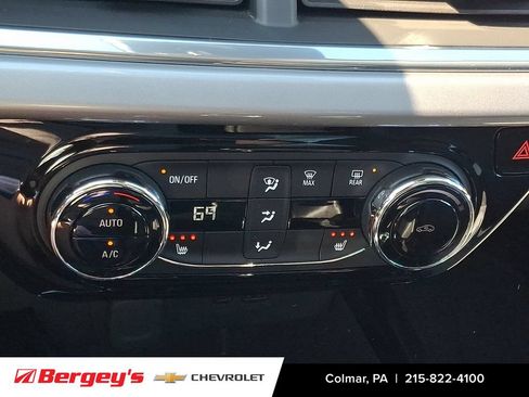 Used 2024 Chevrolet Trax LT w/ Driver Confidence Package FWD image 18