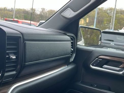 Used 2025 Chevrolet Silverado 1500 LT AWD/4WD image 17