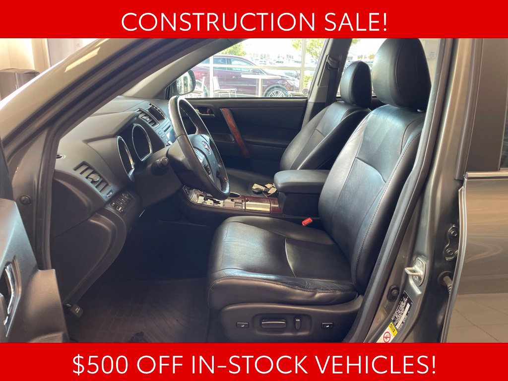 Used 2012 Toyota Highlander Limited w/ Tow Pkg AWD/4WD image 9