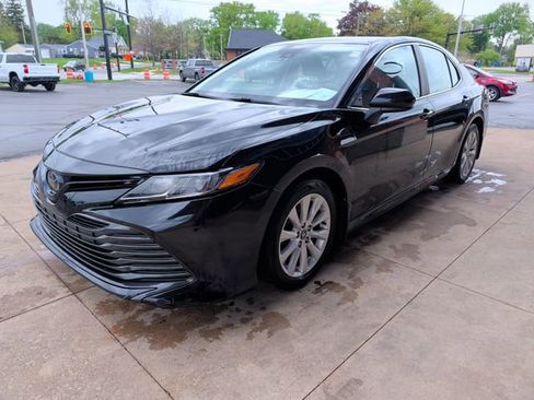 Used 2019 Toyota Camry LE FWD image 2