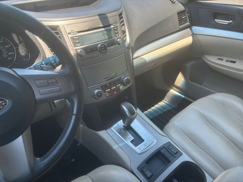 Used 2010 Subaru Outback 2.5i Premium AWD/4WD image 28