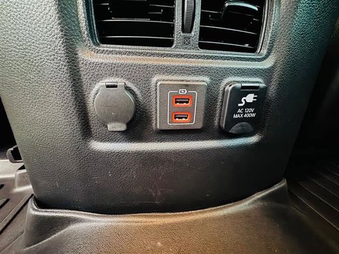 Used 2019 Nissan Titan SV w/ SV Convenience Package image 34