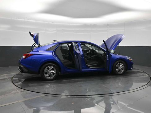 Used 2024 Hyundai Elantra SE FWD image 41