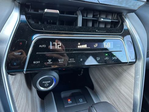 Certified 2024 Toyota Venza Limited image 23