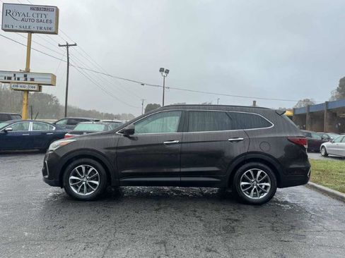 Used 2017 Hyundai Santa Fe SE image 8